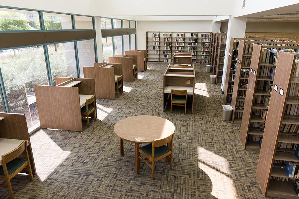 Study desks enjoy natural light and a view of the Alumni Plaza.